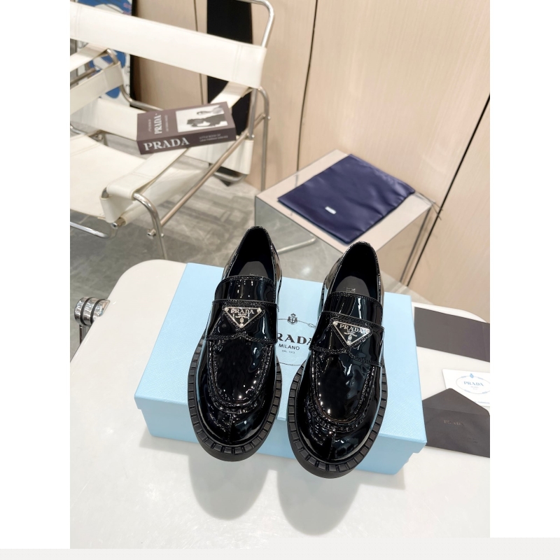 Pra*a leather shoes